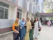 ধানমন্ডি সরকারি বালিকা বিদ্যালয় কেন্দ্রে ভোটার তালিকা নিয়ে বিভ্রান্তি, নাম-ছবি না মেলায় ভোগান্তি