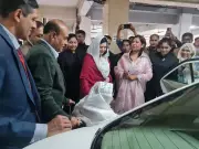 জুবাইদা রহমানের মা সৈয়দা ইকবাল মান্দ বানু সিটি কলেজ কেন্দ্রে ভোট দিলেন