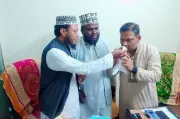 কুষ্টিয়া-৩ আসনে জামায়াতের জয়ী আমির হামজা বিএনপির পরাজিত জাকির হোসেনকে মিষ্টিমুখ করালেন