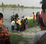 হালদা নদীতে নিখোঁজ তরুণ সাব্বিরের সন্ধানে চলছে ডুবুরিদের অভিযান, তীরে স্বজনদের অপেক্ষা