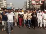 গাজীপুরে সোয়েটার কারখানার শ্রমিকদের বকেয়া বেতনের দাবিতে বিক্ষোভ মিছিল