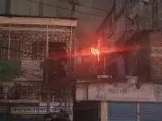 কারওয়ান বাজারে পাঁচতলা ভবনে আগুন, এক ঘণ্টা পর নিয়ন্ত্রণে