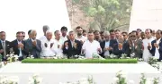 প্রধানমন্ত্রী তারেক রহমান শহীদ জিয়া ও বেগম খালেদা জিয়ার সমাধিতে শ্রদ্ধা নিবেদন করেছেন