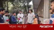 ঢাবিতে ছাত্রদলের গোলাপ বিতরণ: প্রধানমন্ত্রী তারেক রহমানকে অভিনন্দন