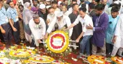 ছবিতে শহীদদের প্রতি শ্রদ্ধা নিবেদনে ফুলেল শুভেচ্ছা