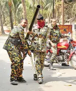 বিডিআর বিদ্রোহ: ১৭ বছর পরও বিচার প্রক্রিয়া চলমান, ভারী অস্ত্র হাতে জওয়ানদের নির্মমতা