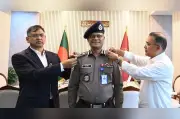 প্রধানমন্ত্রী তারেক রহমান নতুন আইজিপি আলী হোসেন ফকিরকে র‍্যাঙ্ক ব্যাজ পরিয়ে দিলেন