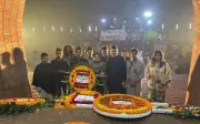 জাহাঙ্গীরনগর বিশ্ববিদ্যালয়ে বন্ধুসভার শ্রদ্ধা: একুশে ফেব্রুয়ারিতে শহীদ মিনারে পুষ্পস্তবক অর্পণ