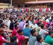 বকেয়া নাইট বিল ও বার্ষিক ছুটির টাকার দাবিতে রিপন নীট ওয়্যার লিমিটেডের শ্রমিকদের কর্মবিরতি