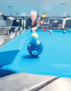 ৯৮ বছর বয়সেও পুল খেলায় সক্রিয় ম্যাজি কেনেডি, গিনেস রেকর্ডধারীর অনুপ্রেরণামূলক জীবন