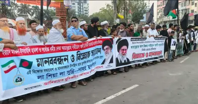 খুলনায় ইরানে হামলার প্রতিবাদে মানববন্ধন, রমজানে আক্রমণকে অমানবিক বললেন নেতারা