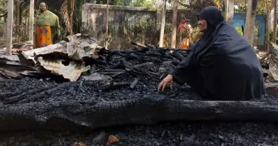 যশোরে ছেলের দেওয়া আগুনে বাবার ঘর পুড়ে ছাই, পারিবারিক কলহের অভিযোগ