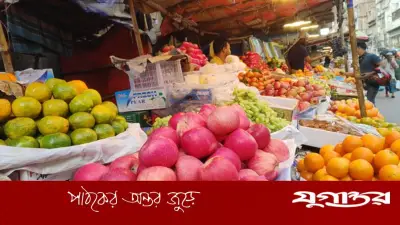 রমজানে বাদামতলী ফলের বাজারে প্রতিদিন শতকোটি টাকার লেনদেন