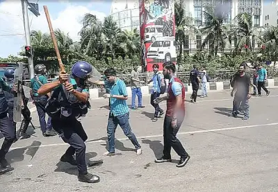 বাংলাদেশে গণতান্ত্রিক পুলিশিং: আস্থা ও যোগাযোগের মাধ্যমে সংস্কারের আহ্বান