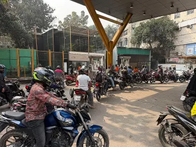 ঢাকায় জ্বালানি তেলের সংকট: পাম্পে দীর্ঘ সারি ও বিক্রি বন্ধ