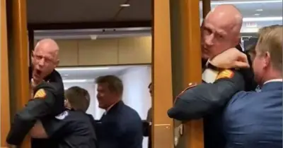 যুক্তরাষ্ট্রের সিনেট শুনানিতে ইরানের পক্ষে স্লোগান, মার্কিন প্রার্থীর হাত ভাঙল পুলিশের ধস্তাধস্তিতে