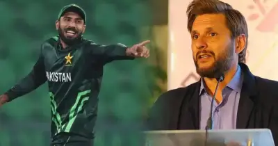 ইরফান খান নিয়াজীর বয়স নিয়ে বিতর্ক, শহীদ আফ্রিদির অভিযোগে উত্তাল পাকিস্তান ক্রিকেট