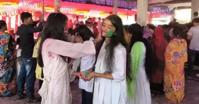 বাগেরহাটে উৎসবমুখর দোল উৎসব, হাজারো ভক্তের সমাগম