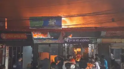 গাজীপুরের টঙ্গী বাজারে মার্কেটে অগ্নিকাণ্ড, পুড়েছে ১৫টি দোকান