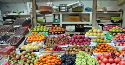 রমজানে ফলের বাজারে আগুন, ক্রেতাদের নাগালের বাইরে সব ফল