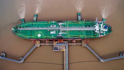 হরমুজ প্রণালিতে জাহাজ চলাচল বন্ধ, চীন ইরানের সঙ্গে আলোচনা করছে