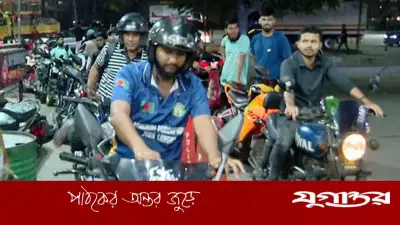 দেশের পেট্রোল পাম্পে উপচে পড়া ভিড়, তেল সংকটে বিপর্যস্ত যানবাহন চালকরা