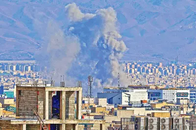 ইরানে যুক্তরাষ্ট্র-ইসরায়েল হামলা: বাংলাদেশিদের মনোজগতে দ্বন্দ্ব ও ভূরাজনৈতিক প্রভাব