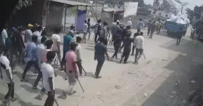 গাজীপুরে ঝুট ব্যবসার দখল নিয়ে বিএনপির দুই পক্ষের সংঘর্ষ, ককটেল বিস্ফোরণ ও লুটপাট