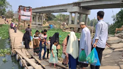 কুমিল্লার তিতাসে গোমতী নদীর পাকা সেতু নির্মাণে তিন বছরেও শেষ হয়নি, ভাসমান সেতুতে ঝুঁকি