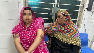 কারাগার থেকে মুক্তি পেয়ে হাসপাতালে চিকিৎসা নিলেন মা-মেয়ে, পুলিশ নির্যাতনের অভিযোগ