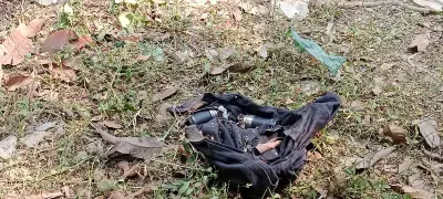 ঢাকার সুপ্রিম কোর্টে বিচারপতিদের প্রবেশ ফটকে ছয়টি ককটেল উদ্ধার, পুলিশের বোমা নিষ্ক্রিয়করণ চলছে