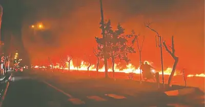 মধ্যপ্রাচ্যে উত্তপ্ত যুদ্ধ: ইরানের তেল স্থাপনায় মার্কিন-ইসরায়েলি হামলা, জবাবে আঞ্চলিক ঘাঁটিতে পাল্টা আক্রমণ