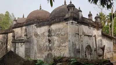 লালমনিরহাটের গিলাবাড়ি গ্রামে মোগল আমলের প্রাচীন মসজিদ: শতাব্দীর ঐতিহ্য ও সংরক্ষণ উদ্যোগ