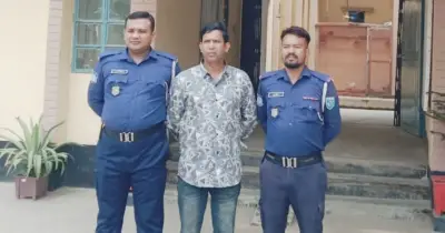 কুড়িগ্রামে স্বাস্থ্য কমপ্লেক্সের স্টোর কিপারকে ওষুধ পাচারে আটক