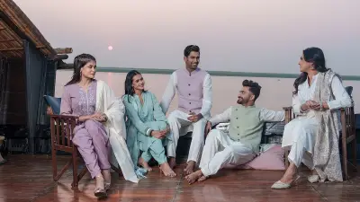 ফ্যাশন জগতে নতুন আলোড়ন: হাল ফ্যাশনের পর্যালোচনায় উঠে এলো অনন্য স্টাইল