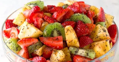 ইফতারে স্বাস্থ্যকর ফ্রুট সালাদ: মৌসুমি ফল দিয়ে তৈরি সহজ রেসিপি