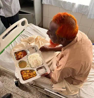 এমপি এনামুল হক ধামইরহাট স্বাস্থ্য কমপ্লেক্সে চিকিৎসা নিলেন, রোগীদের খাবার খেয়ে প্রশংসা কুড়ালেন