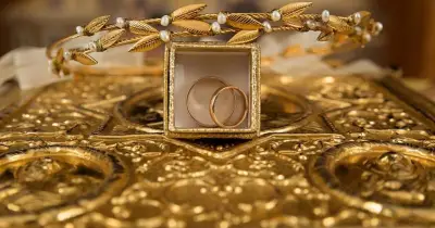 স্বর্ণের দামে বড় কমানো, প্রতি ভরিতে কমেছে ৩ হাজার ৩২৪ টাকা