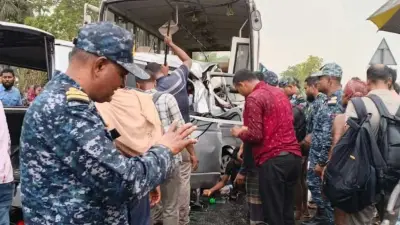 বাগেরহাটে বাস-মাইক্রোবাস সংঘর্ষে ১২ নিহত, দুর্নীতি ও যুদ্ধাপরাধের খবরে উত্তাল দেশ