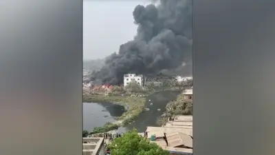 ফরিদপুরে ঈদের পোশাক কেনায় ব্যস্ত ক্রেতা, প্লাস্টিক গুদামে আগুন; সংসদে জাতীয় সঙ্গীত নিয়ে বিতর্ক