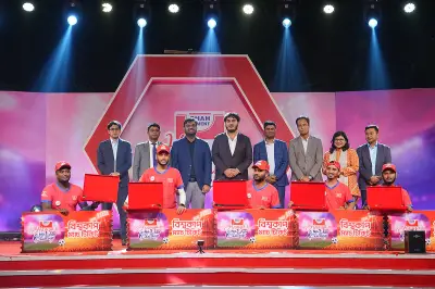 শাহ্ সিমেন্টের 'হামজা নাম্বার ওয়ান ফ্যান' ক্যাম্পেইনে পাঁচ বিজয়ী পেলেন বিশ্বকাপ ফুটবল টিকিট
