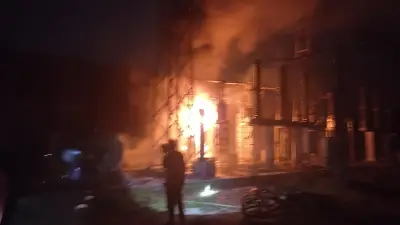 নারায়ণগঞ্জের বিদ্যুৎ উপকেন্দ্রে অগ্নিকাণ্ড: ট্রান্সফরমার পুড়ে গেছে, এলাকায় বিদ্যুৎ বিভ্রাট