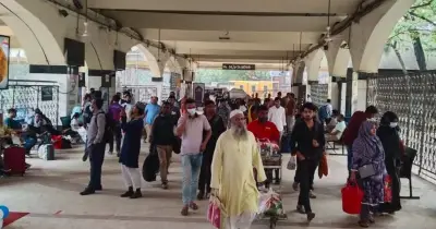 ঈদে বাড়ি ফেরার ধুম: ঢাকা রেলস্টেশনে আগেভাগেই যাত্রীদের ভিড়