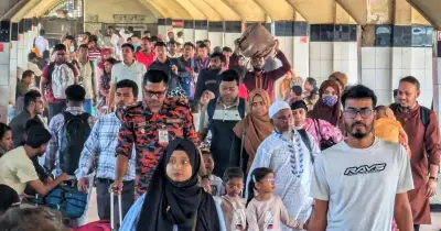 ঈদযাত্রার দ্বিতীয় দিনে কমলাপুরে যাত্রীদের ভিড়, অনলাইন টিকিটে সুবিধা