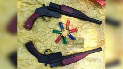 রাজধানীতে ময়লার স্তূপ থেকে অস্ত্র উদ্ধার, ইয়াবাসহ ২ মাদক কারবারি আটক