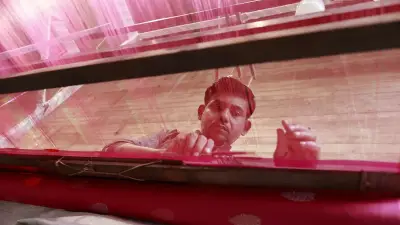 ঢাকার বেঙ্গল শিল্পালয়ে চলছে তাঁতশিল্প মেলা ও প্রদর্শনী, দেশীয় পণ্যের সমাহার