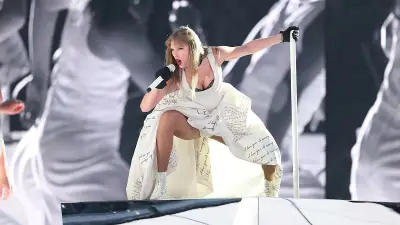 বাংলাদেশি অভিনেতা সিয়াম আহমেদের নতুন চলচ্চিত্র 'অগ্নিপথ' নিয়ে আলোচনা