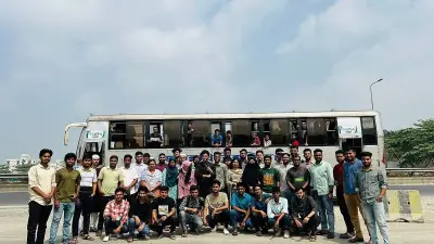 জগন্নাথ বিশ্ববিদ্যালয়ের বিশেষ বাসে ঈদযাত্রা: সাত বিভাগে রওনা দিয়েছে শিক্ষার্থীরা