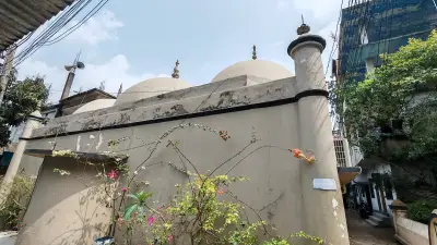 বরিশালের ঐতিহাসিক ফকিরবাড়ি মসজিদ: দুই শতাব্দীর ধর্মীয় সম্প্রীতির সাক্ষী