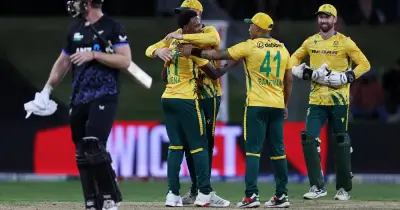 নিউজিল্যান্ডের বিপক্ষে ৭ উইকেটে জয়ী দক্ষিণ আফ্রিকা, আন্তর্জাতিক অভিষেকে চমক